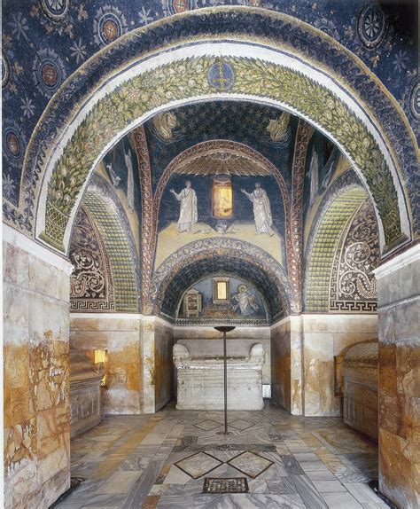 Interno del Mausoleo di Galla Placidia con il cielo stellato