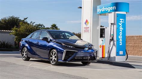 Auto a idrogeno e auto elettriche a batteria