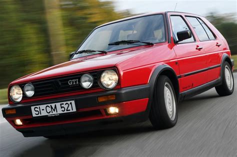 Volkswagen Golf II GTI 16V in azione su strada