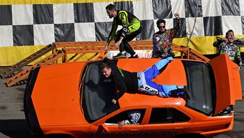 auto da stuntman in azione