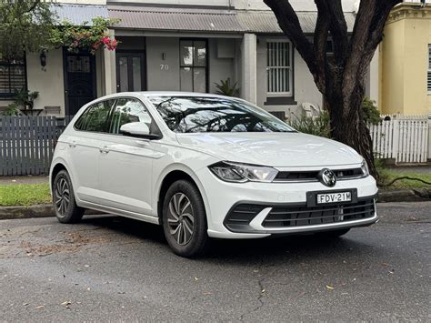 Volkswagen Polo in contesto urbano