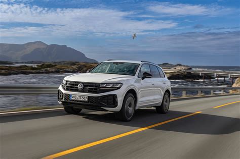 Volkswagen Touareg su strada tortuosa