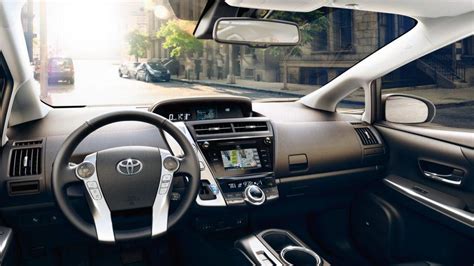 Interni della Toyota Prius+ con layout a 7 posti