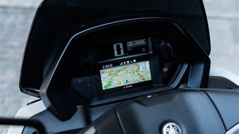 Cruscotto digitale TFT della Yamaha NMAX con navigazione Garmin