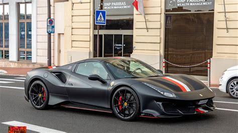 Charles Leclerc in pista a Monaco