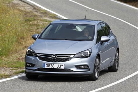 Opel Astra J 1.6 CDTI 136 CV esterna