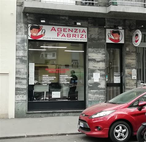 Infografica che mostra i servizi offerti da un'agenzia di pratiche auto