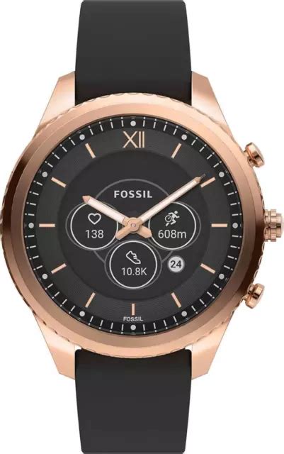Smartwatch ibrido Fossil al polso