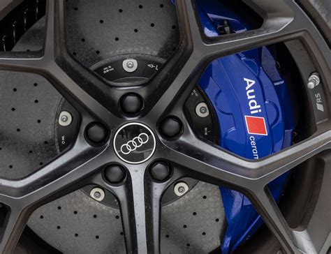 Dettaglio dei dischi freno carboceramici Audi TT RS