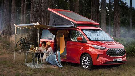Ford Transit Custom Nugget con tetto a soffietto aperto