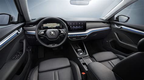 Interni Skoda Octavia: Comandi e Spazio