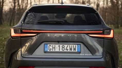 Dettaglio luci posteriori Lexus UX