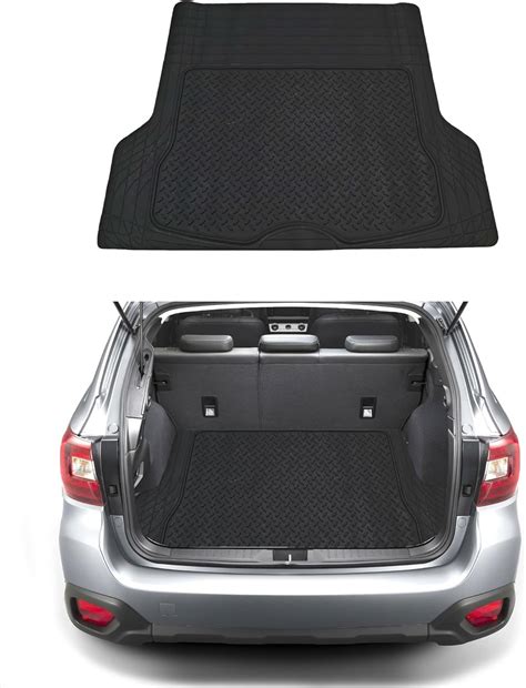 Interno bagagliaio auto con tappetino nero