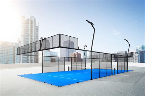 Campo da padel ibrido con struttura in acciaio e legno