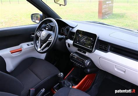 Interni Suzuki Ignis 2WD con sedili posteriori abbassati