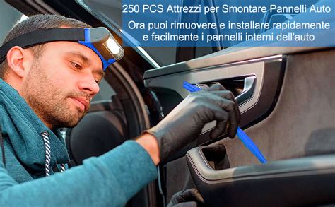 Smontaggio pannello porta auto