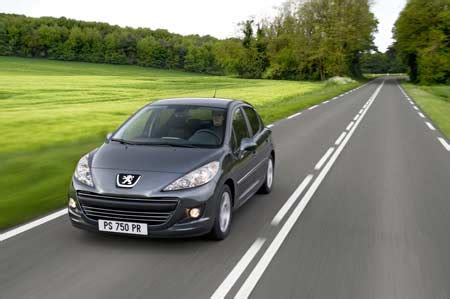 Vista frontale di una Peugeot 207 restyling