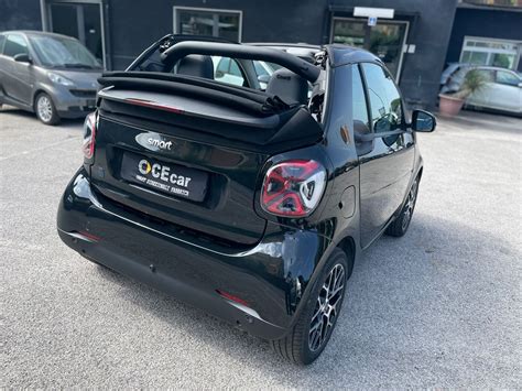 Smart EQ fortwo cabrio con capote aperta