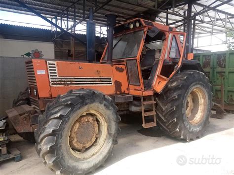 Trattore agricolo Fiat 45-66 in un campo