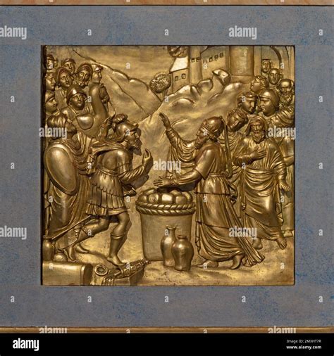 Illustrazione della folla che riceve il pane moltiplicato