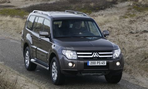 Mitsubishi Pajero 2010 vista frontale
