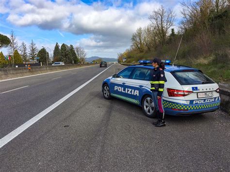 parco veicoli dismessi della Polizia di Stato in attesa di smaltimento