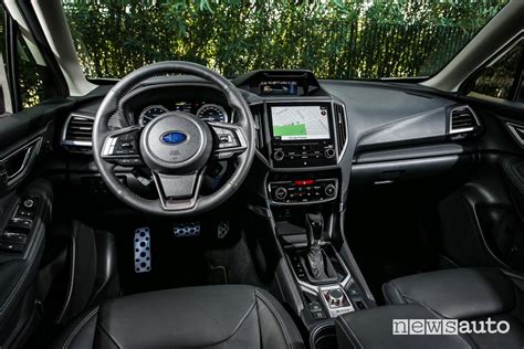 Interni Subaru Forester con plancia e display