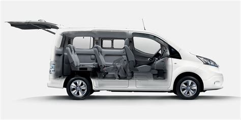 Nissan Evalia in configurazione a 7 posti con bagagliaio modulare
