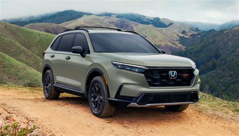 Famiglia che sale su Honda CR-V