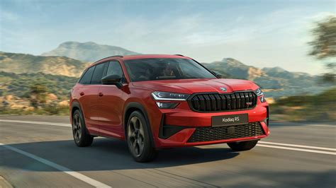 Skoda Kodiaq in un paesaggio naturale