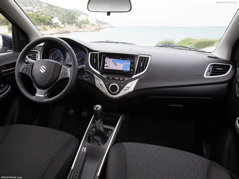 Interni Suzuki Baleno con schermo multimediale