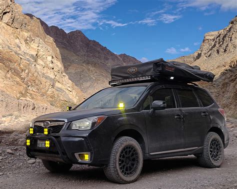 Subaru Forester in contesto off-road