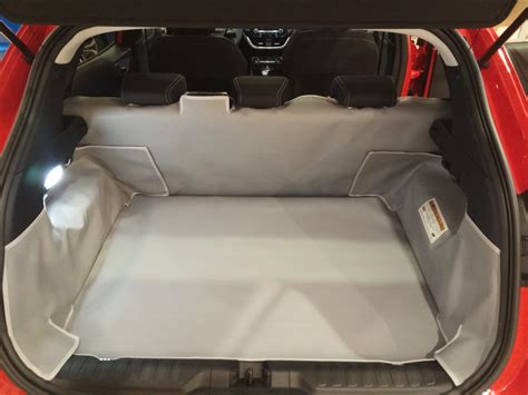 Ford Fiesta MK6 bagagliaio con protezione su misura