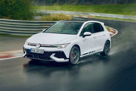 Volkswagen Golf GTI Clubsport in azione su strada