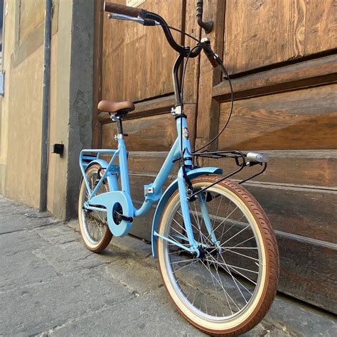 Bicicletta Graziella 24 con cerchioni in primo piano