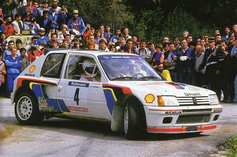 Timo Salonen al volante della Peugeot 205 T16
