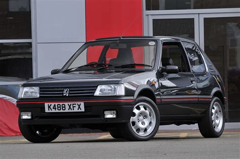 Peugeot 205 GTI rossa