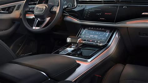 Interni dell'Audi Q8 con Virtual Cockpit