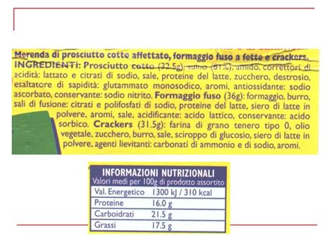Bottiglie di additivi per carburante con etichette esplicative