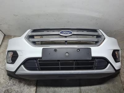 Dettaglio paraurti Ford Kuga versione Active