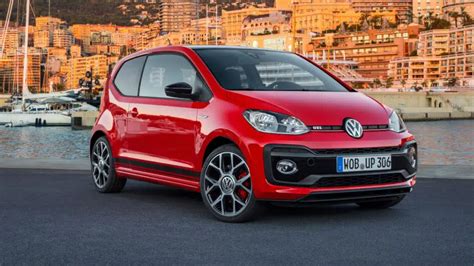 Confronto estetico Volkswagen Up! GTI prima e dopo installazione Eibach B12