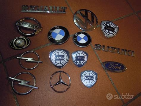 Confronto stemma originale e adattabile BMW