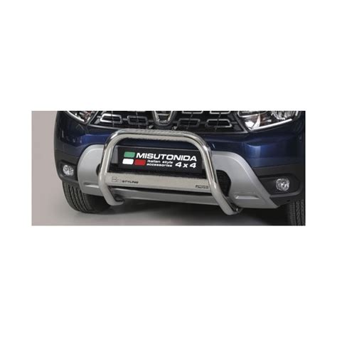 Dettaglio di un bullbar anteriore cromato su Dacia Duster
