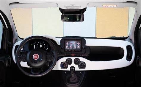 Interno Fiat Panda 3ª Serie con focus sulla plancia