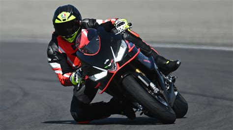 Aprilia RS 660 in pista