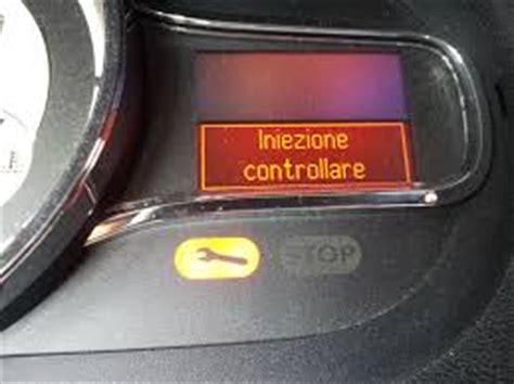 simbolo spia chiave inglese auto
