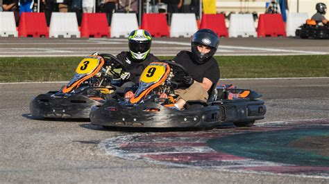 Dettaglio di kart in gara sul tracciato del Kartodromo Iscaro