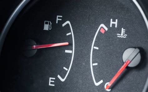 Termometro che indica la temperatura del motore