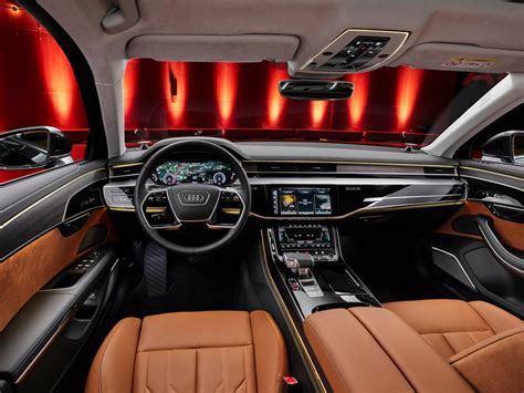 Interni Audi A8 con plancia digitale