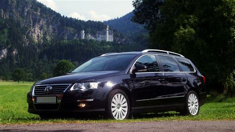 Volkswagen Passat 3C Variant con barre cromate